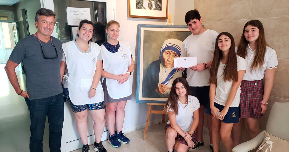 Alumnos de 2º año del Colegio Jean Piaget realizaron una actividad y donaron la recaudación al Hospice Madre Teresa.